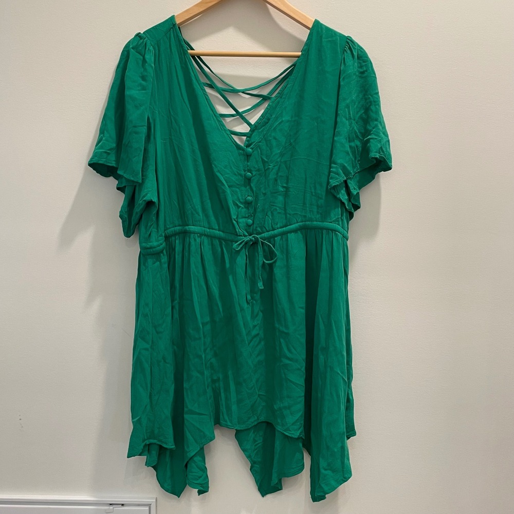 Torrid Green Lattice Back Babydoll Top‎ Sharkbite Hem Flutter Sleeve Size 1